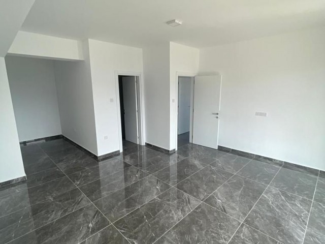 Lefke Gaziveren'de  Taşınmaya Hazır Satılık 3+1 Penthouse