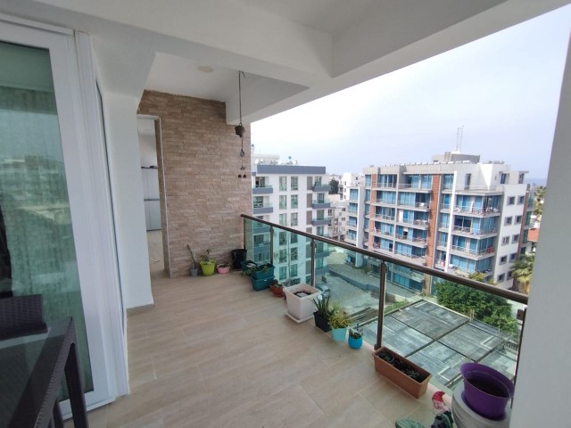 Komplett möbliertes, luxuriöses 3+1-Duplex-Penthouse zum Verkauf im Zentrum von Kyrenia