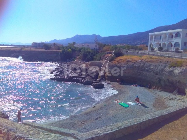 Kyrenia Lapta 3+1 Villa am Strand mit spektakulärem Meerblick /Gemeinschaftspool/