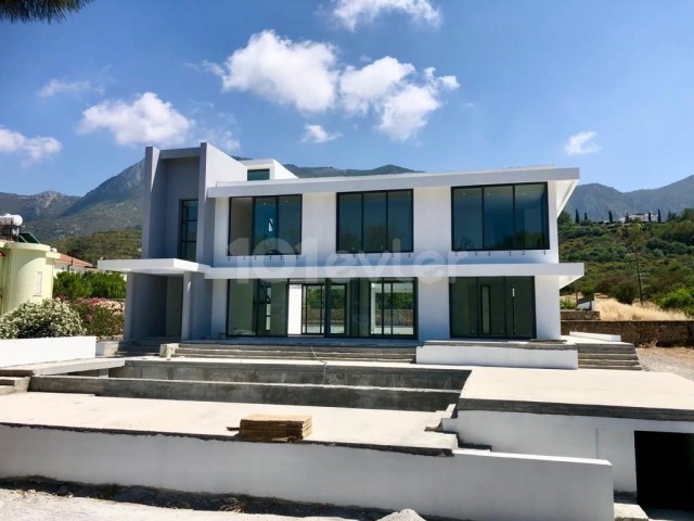 4+1 Meerblick Luxus-Villa zu verkaufen in Kyrenia Ciklos