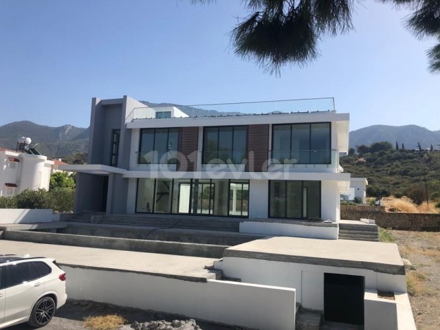 4+1 Meerblick Luxus-Villa zu verkaufen in Kyrenia Ciklos