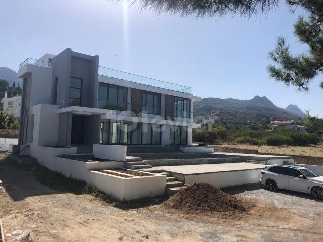 4+1 Meerblick Luxus-Villa zu verkaufen in Kyrenia Ciklos