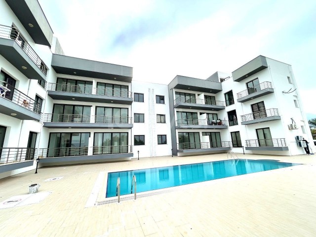 Zu verkaufen 3+1 Wohnung in Kyrenia Alsancak Complex mit Pool