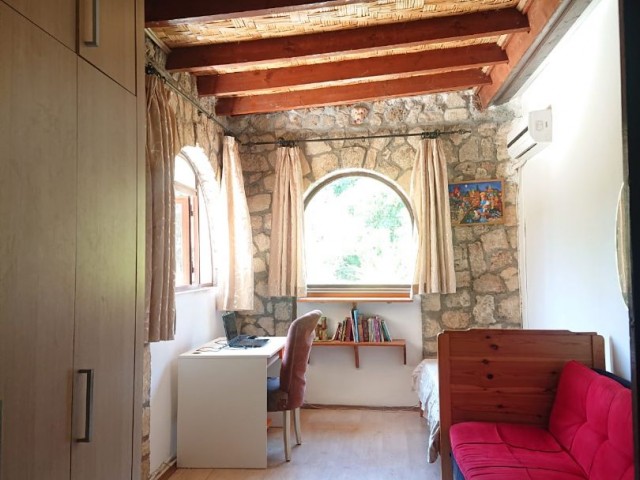 VILLA MIT 4+1 GELEGENHEITEN ZUM VERKAUF IN KYRENIA YESILTEPE