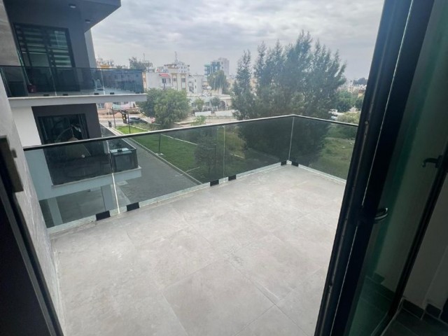 GİRNE MERKEZ'DE TAŞINMAYA HAZIR  2+1 DAİRE