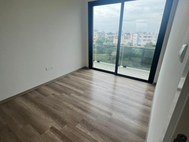 GİRNE MERKEZ'DE TAŞINMAYA HAZIR  2+1 DAİRE