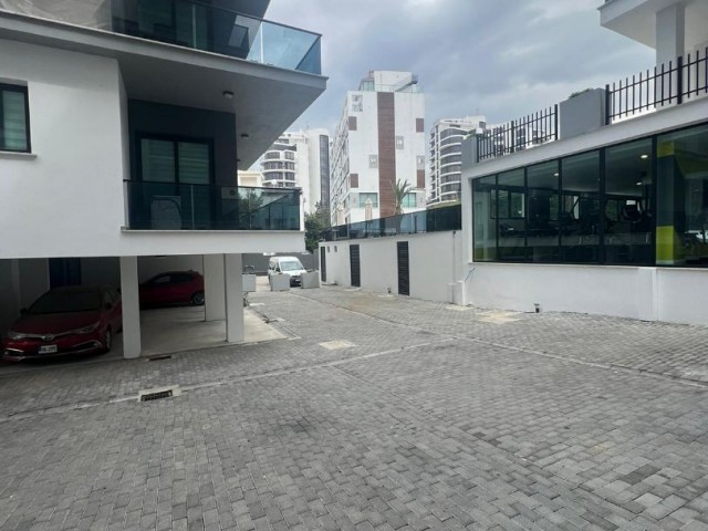 GİRNE MERKEZ'DE TAŞINMAYA HAZIR  2+1 DAİRE