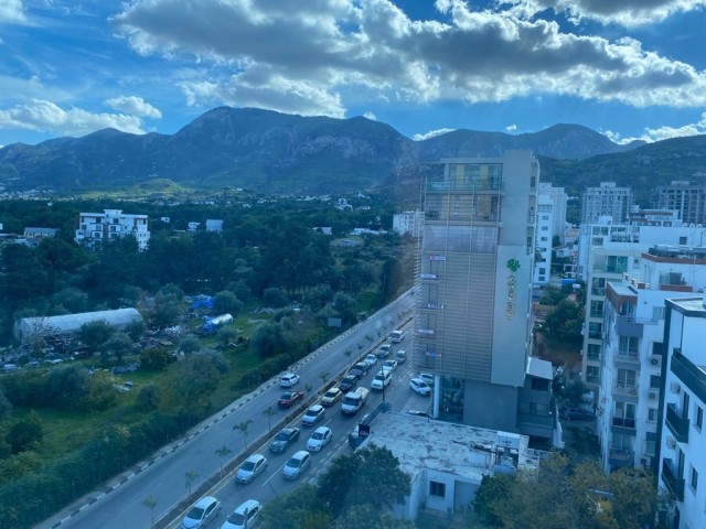 2+1 ZU VERMIETEN IM KYRENIA CENTER MIT GEWERBLICHER GENEHMIGUNG UND ATEMBERAUBENDER AUSSICHT