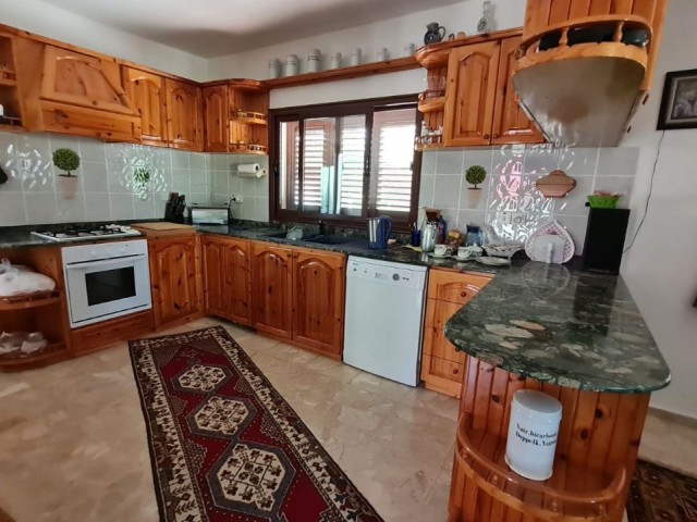 FULLY FURNISHED 3+1 VILLA FOR SALE IN GIRNE ALSANCAK CLOSE TO MERİT HOTELS