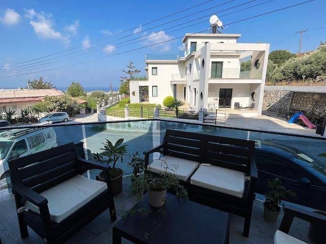 FULLY FURNISHED 3+1 FLAT FOR SALE IN GIRNE ALSANCAK