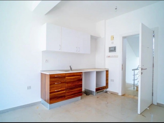 1+1 FLAT FOR SALE IN GIRNE ALSANCAK CLOSE TO MERIT HOTELS