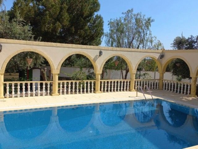 5+1 LUXURY VILLA FOR SALE IN GIRNE ALSANCAK