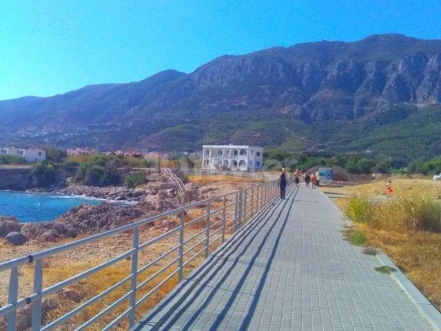 2+1 UND 3+1 WOHNUNG AM STRAND IN GIRNE LAPTA MIT ERSTAUNLICHEM MEERBLICK / GEMEINSCHAFTSPOOL /