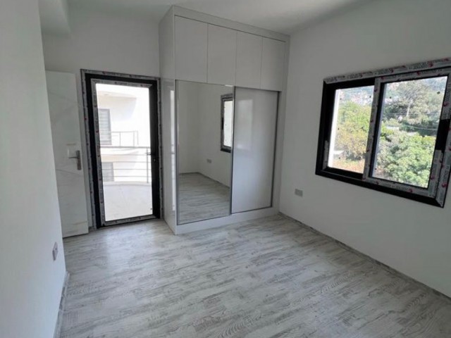 GİRNE LAPTA’DA SIFIR SATILIK 3+1 DAİRE