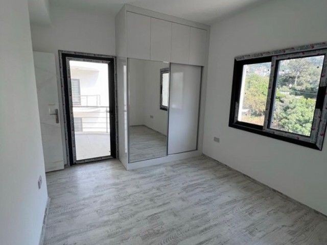 GİRNE LAPTA'DA SIFIR SATILIK 3+1 DAİRE