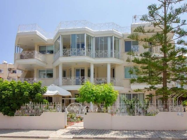 4+1 PENTHOUSE WITH SHARED POOL IN KYRENIA CENTER URGENT SALE (SUPER PRICE)