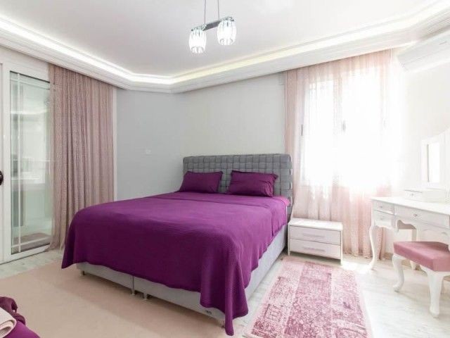 GİRNE MERKEZ'DE ORTAK HAVUZLU 4+1  SATILIK PENTHOUSE (SÜPER FİYAT)