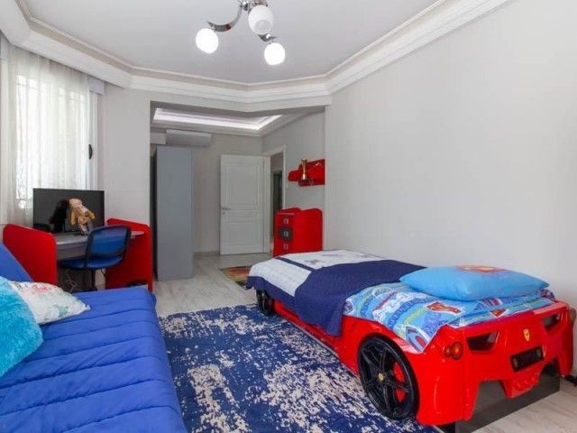 GİRNE MERKEZ'DE ORTAK HAVUZLU 4+1  SATILIK PENTHOUSE (SÜPER FİYAT)