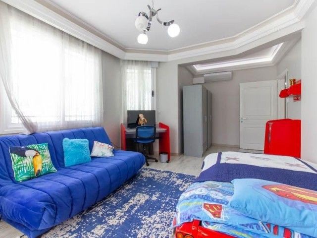 GİRNE MERKEZ'DE ORTAK HAVUZLU 4+1  SATILIK PENTHOUSE (SÜPER FİYAT)