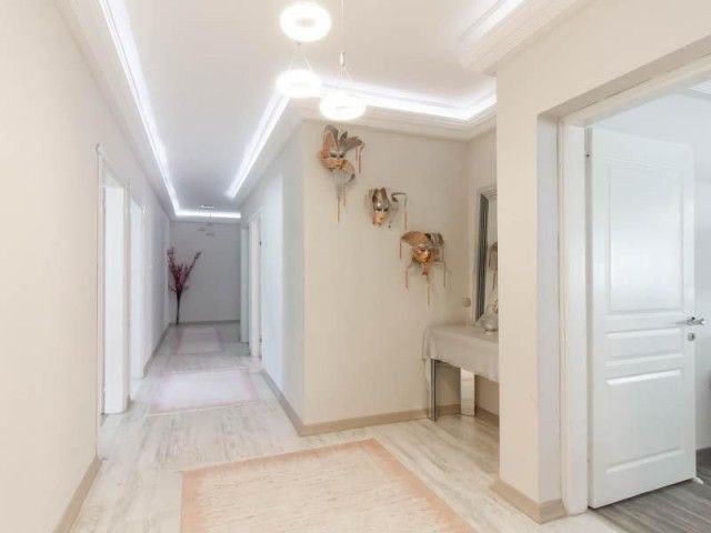 GİRNE MERKEZ'DE ORTAK HAVUZLU 4+1  SATILIK PENTHOUSE (SÜPER FİYAT)