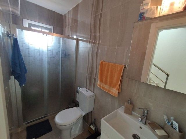 VOLLSTÄNDIG MÖBLIERTES LUXUS-3+1-DUPLEX-PENTHOUSE ZUM VERKAUF IM KYRENIA-ZENTRUM