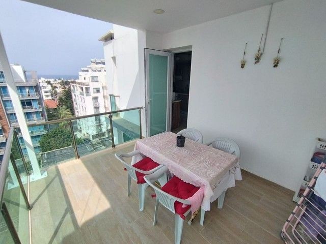 VOLLSTÄNDIG MÖBLIERTES LUXUS-3+1-DUPLEX-PENTHOUSE ZUM VERKAUF IM KYRENIA-ZENTRUM