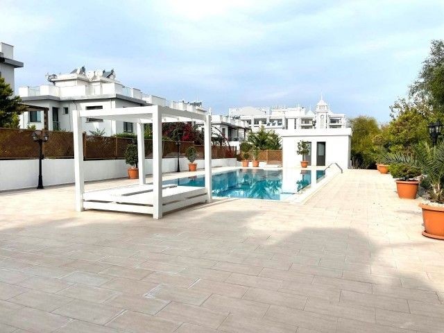 2+1 PENTHOUSE WITH ROOF TERRACE FOR SALE IN A LUXURY SITE WITH POOL IN GIRNE ALSANCAK
