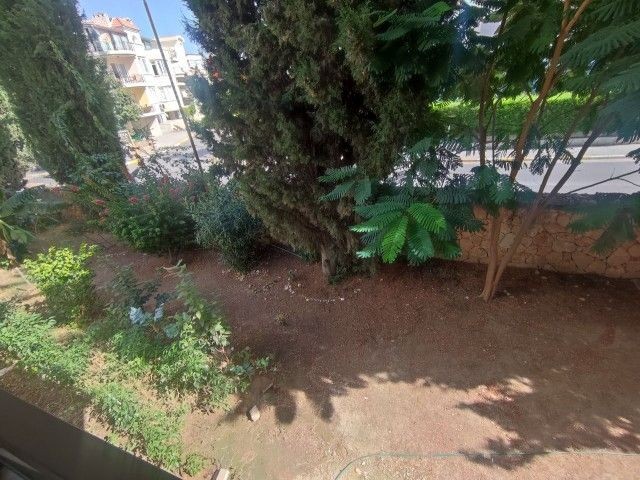 3+1 OPPORTUNITY FLAT IN A COMPLEX WITH POOL IN KYRENIA CENTER