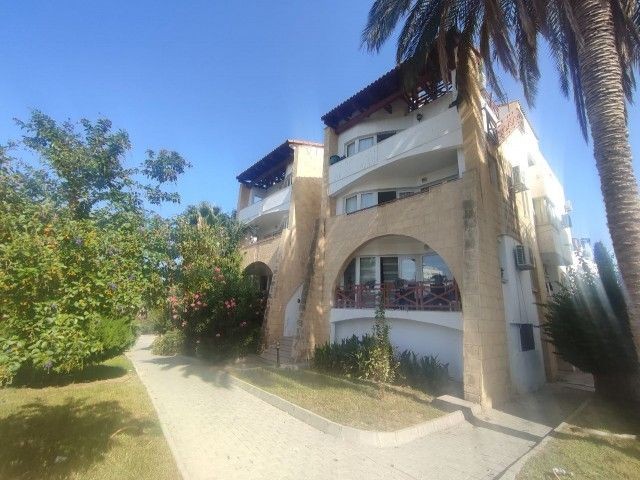 3+1 OPPORTUNITY FLAT IN A COMPLEX WITH POOL IN KYRENIA CENTER