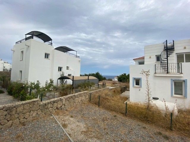 VILLA ZU VERKAUFEN MIT ATEMBERAUBENDEM BERGBLICK UND MEERBLICK IN KARŞIYAKA, KYRENIA