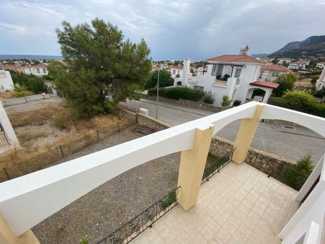 VILLA ZU VERKAUFEN MIT ATEMBERAUBENDEM BERGBLICK UND MEERBLICK IN KARŞIYAKA, KYRENIA