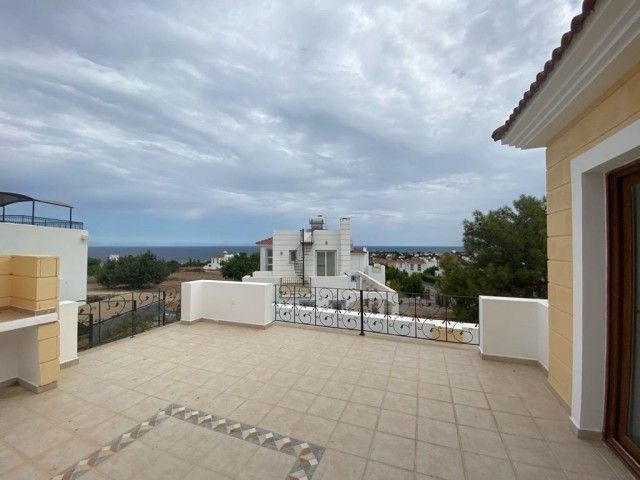 VILLA ZU VERKAUFEN MIT ATEMBERAUBENDEM BERGBLICK UND MEERBLICK IN KARŞIYAKA, KYRENIA