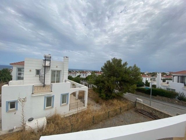 VILLA ZU VERKAUFEN MIT ATEMBERAUBENDEM BERGBLICK UND MEERBLICK IN KARŞIYAKA, KYRENIA