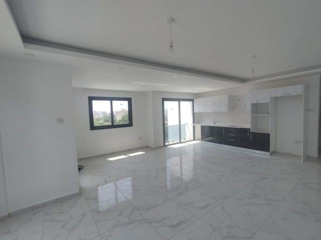 GİRNE ALSANCAK'TA SATILIK ORTAK HAVUZLU 3+1 DAİRE