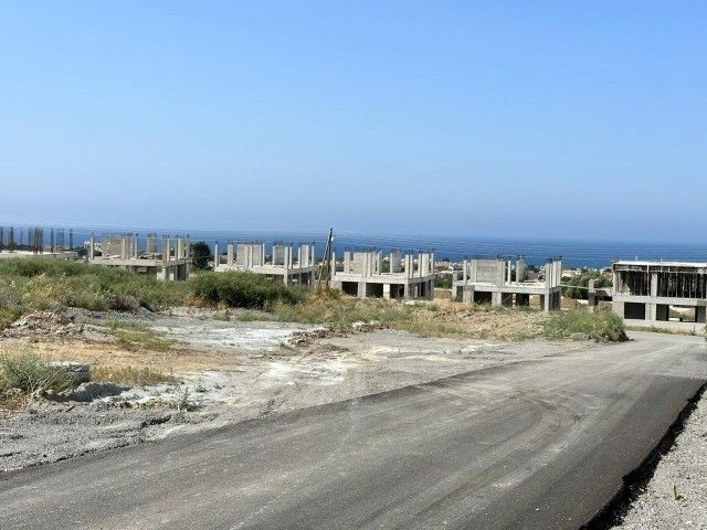 4+1 VILLEN ZUM VERKAUF IN KYRENIA LAPTA, fußläufig zum Meer