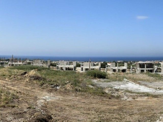 4+1 VILLEN ZUM VERKAUF IN KYRENIA LAPTA, fußläufig zum Meer