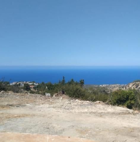 زمین و خانه برای فروش در GIRNE KARAAĞAÇ