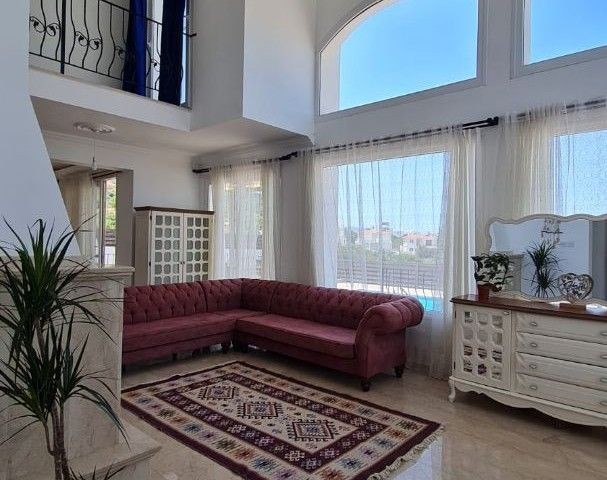 PRIVATSPHÄRE! ATEMBERAUBENDE LUXUSVILLA MIT MEER- UND BERGBLICK ZU MIETEN IN KARŞIYAKA, KYRENIA