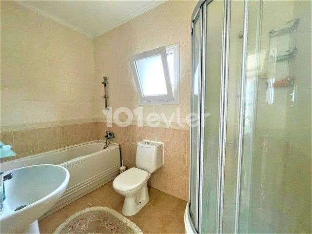 PRIVATSPHÄRE! ATEMBERAUBENDE LUXUSVILLA MIT MEER- UND BERGBLICK ZU MIETEN IN KARŞIYAKA, KYRENIA