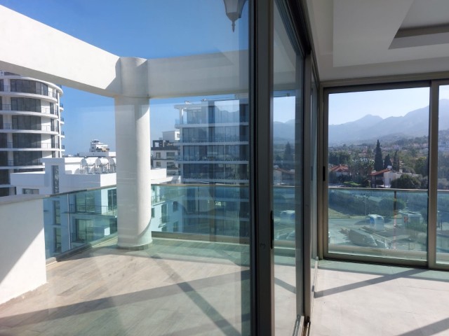 Penthouse with a magnificent view of the center of Kyrenia ** 