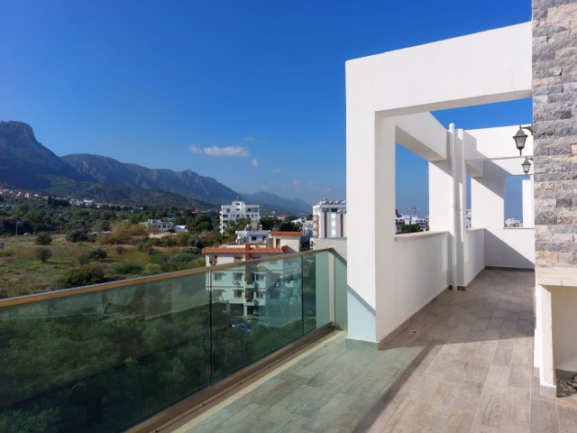 Penthouse with a magnificent view of the center of Kyrenia ** 