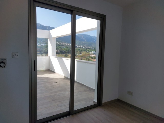 Penthouse with a magnificent view of the center of Kyrenia ** 