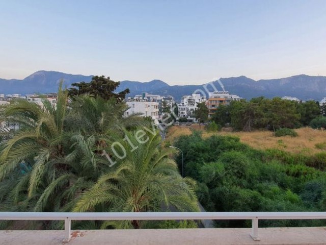 COB BEREIT 3 + 1 WOHNUNG KYRENIA ZENTRUM ** 