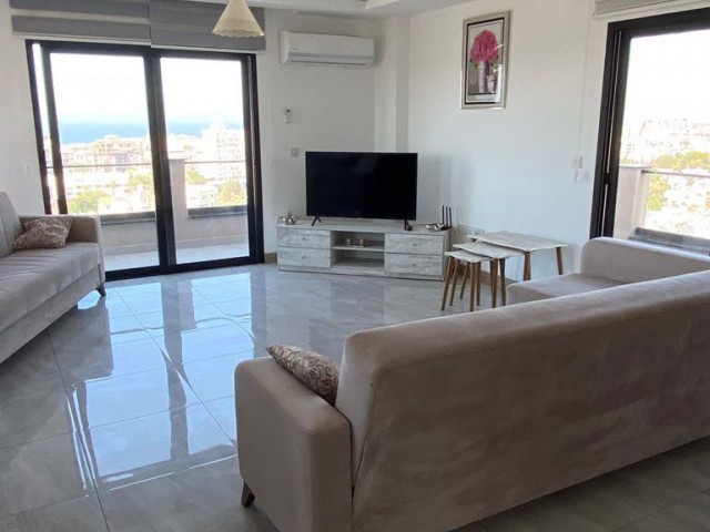 GİRNENİN KALBİNDE DAĞ VE DENİZ MANZARALI BÜYÜLEYİCİ PENTHOUSE 