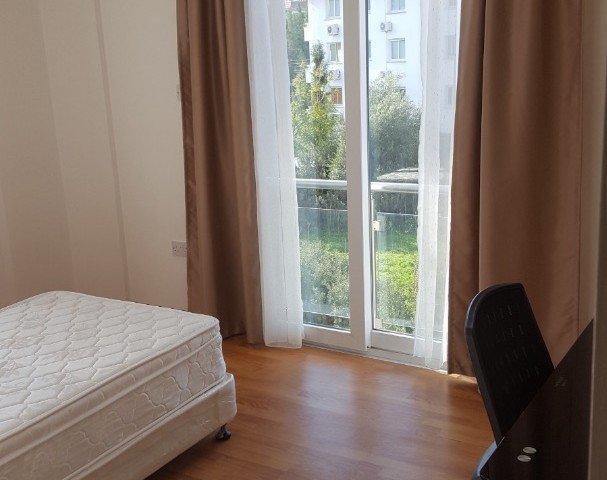 VOLL MÖBLIERTE MAKELLOSE 2+1 WOHNUNG ZUR MIETE IN DER NÄHE VON KYRENIA! ** 