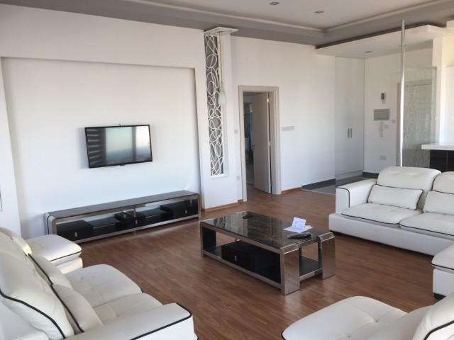 1+1 VOLL MÖBLIERTES PENTHOUSE ZUR MIETE IN KYRENIA ZENTRUM ** 