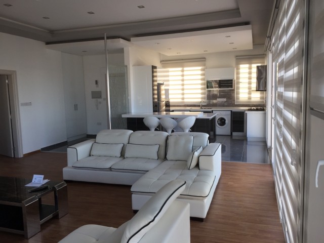 1+1 VOLL MÖBLIERTES PENTHOUSE ZUR MIETE IN KYRENIA ZENTRUM ** 