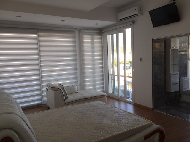 1+1 VOLL MÖBLIERTES PENTHOUSE ZUR MIETE IN KYRENIA ZENTRUM ** 