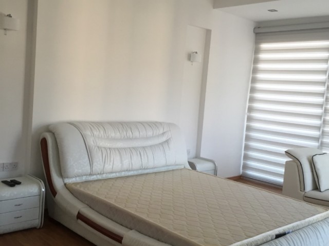 1+1 VOLL MÖBLIERTES PENTHOUSE ZUR MIETE IN KYRENIA ZENTRUM ** 