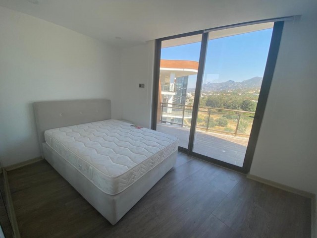 3+1 voll möblierte Wohnung mit 110m2 Aussicht zur Miete im luxuriösesten Gebäude im Zentrum von Kyrenia ** 